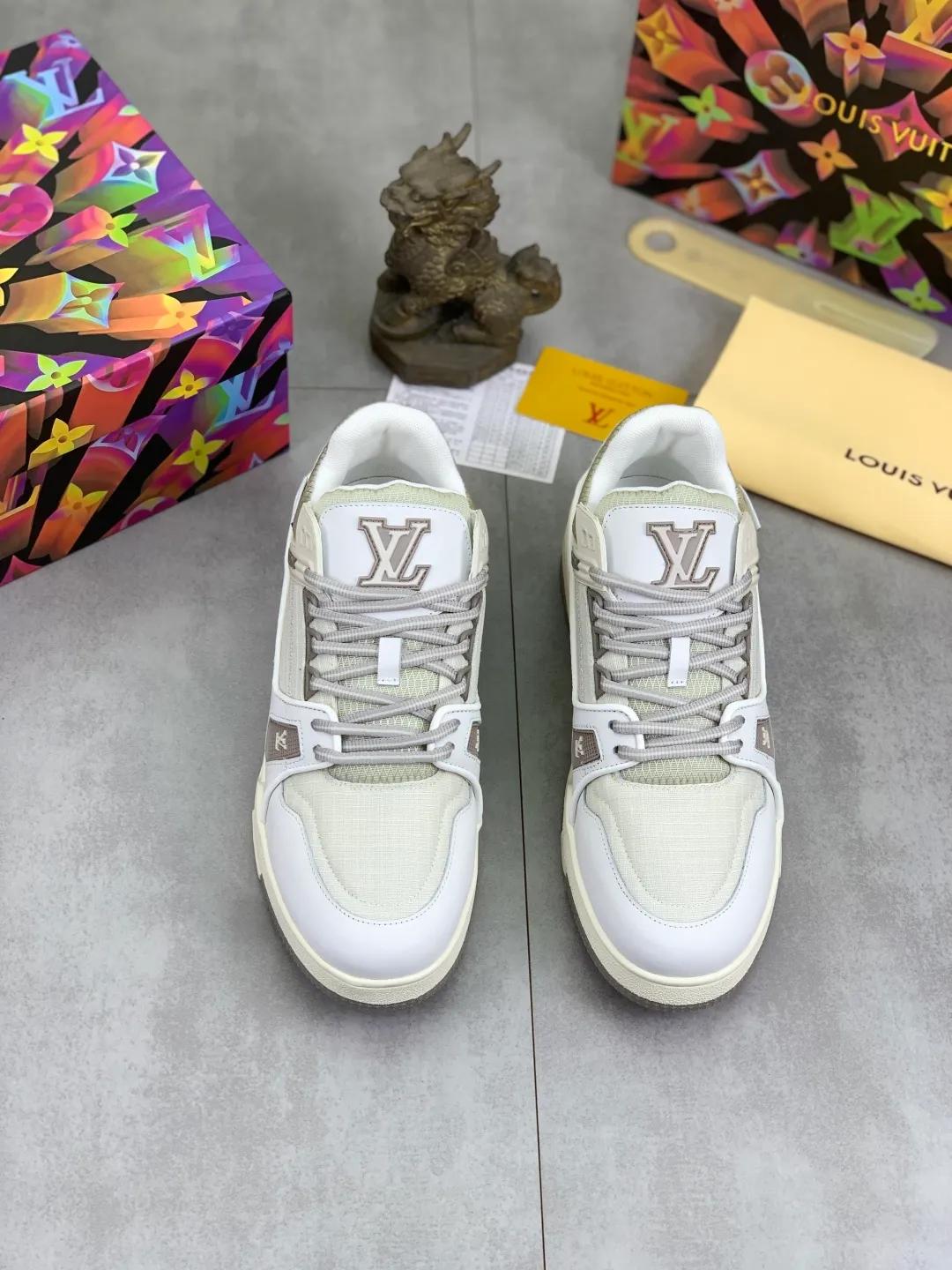 Men's men's shoes 💰P580 New style 💰💎💎Latest color High version 2025Louis*Vuitto* LV Traine Catwalk TRAINER outsole and fabric private model A shoe that definitely costs a lot of money and effort. This series was designed after the arrival of Vifgil. It is favored by many fans every season. Original TPU outsole Original packaging Color: black Available in white (available from stock, super fast shipping) Code number: 35-46
